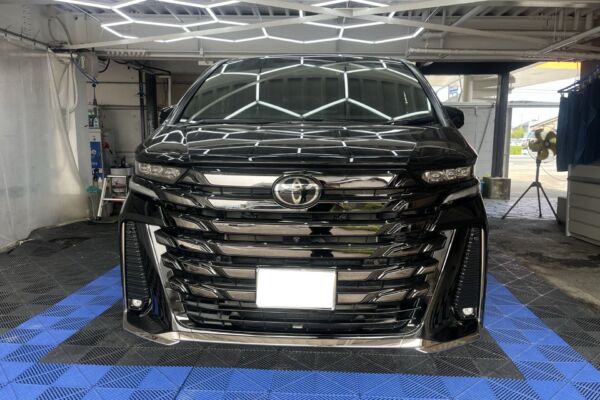 他社施工のコーティングもメンテナンスできます。黒のヴェルファイアをリフレッシュ!